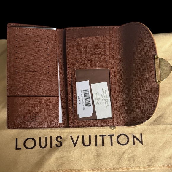 Authentic Wallet - Picture 2 of 3